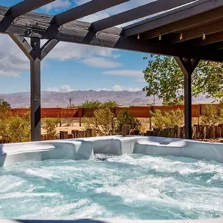 Cheerful 2Bedroom Home With Hot Tub And Cowboy Pool In Joshua Tree Extérieur photo